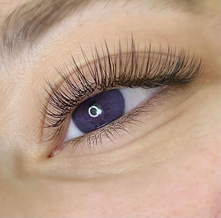 RÉHAUSSEMENT DE CILS & TEINTURE