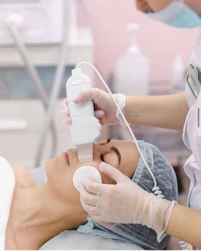 soin du visage esthéticienne facialiste soin type hydrafacial